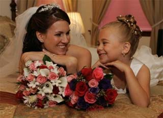 Wedding bouquet  tips for the bride and flower girl
