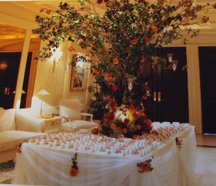 Beautiful wedding reception idea to decorate with placecards and centerpieces